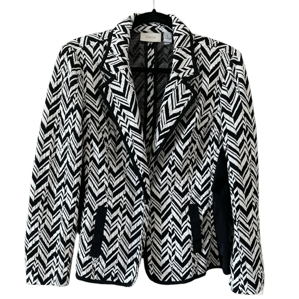 Chico’s Textured Pattern Blazer - Picture 2 of 10